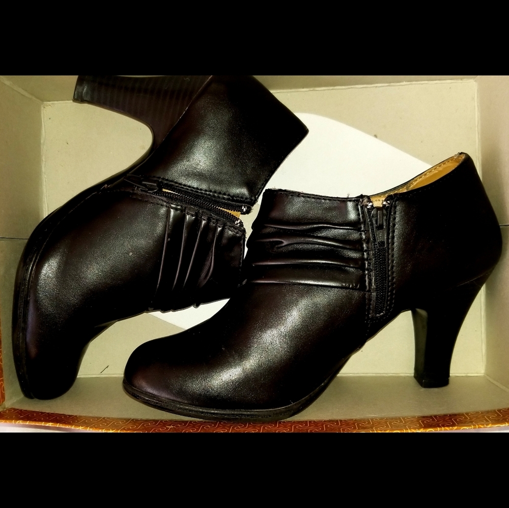CROFT & BARROW ANKLE BOOTS)